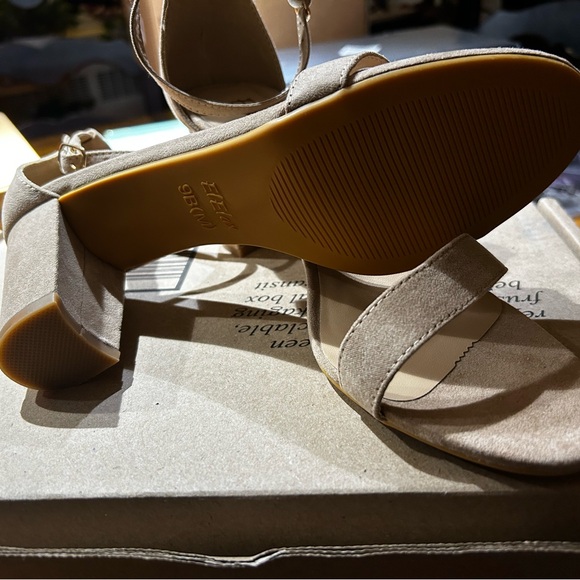 Beautiful Sandals - Picture 1 of 3